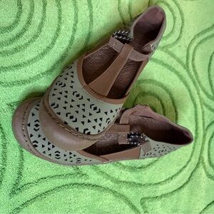 Luk-EES by muk-Luka, polyurethane , great condition